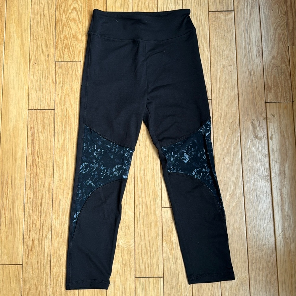 Yoga high-rise capri with front cutout mesh pattern panel
